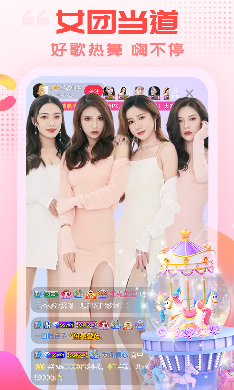 雨后街道上落叶与水洼倒影壁纸